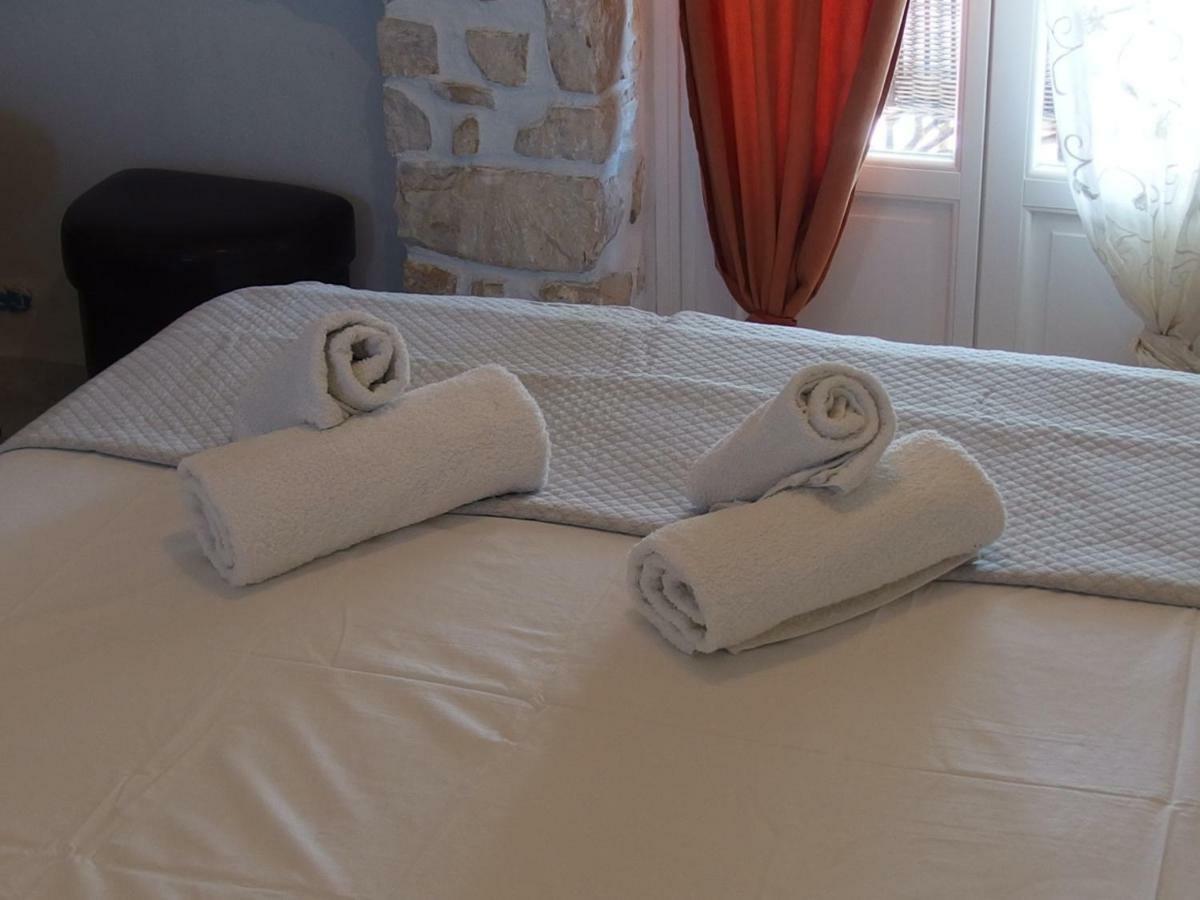 אמבלאס Villa Petradi מראה חיצוני תמונה