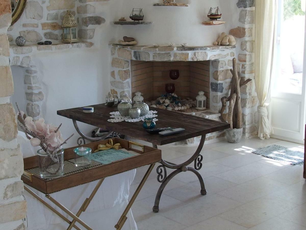 אמבלאס Villa Petradi מראה חיצוני תמונה