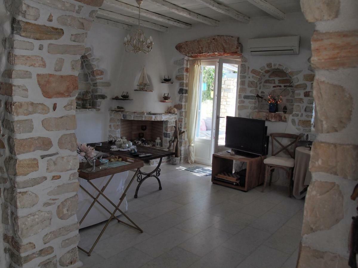 אמבלאס Villa Petradi מראה חיצוני תמונה
