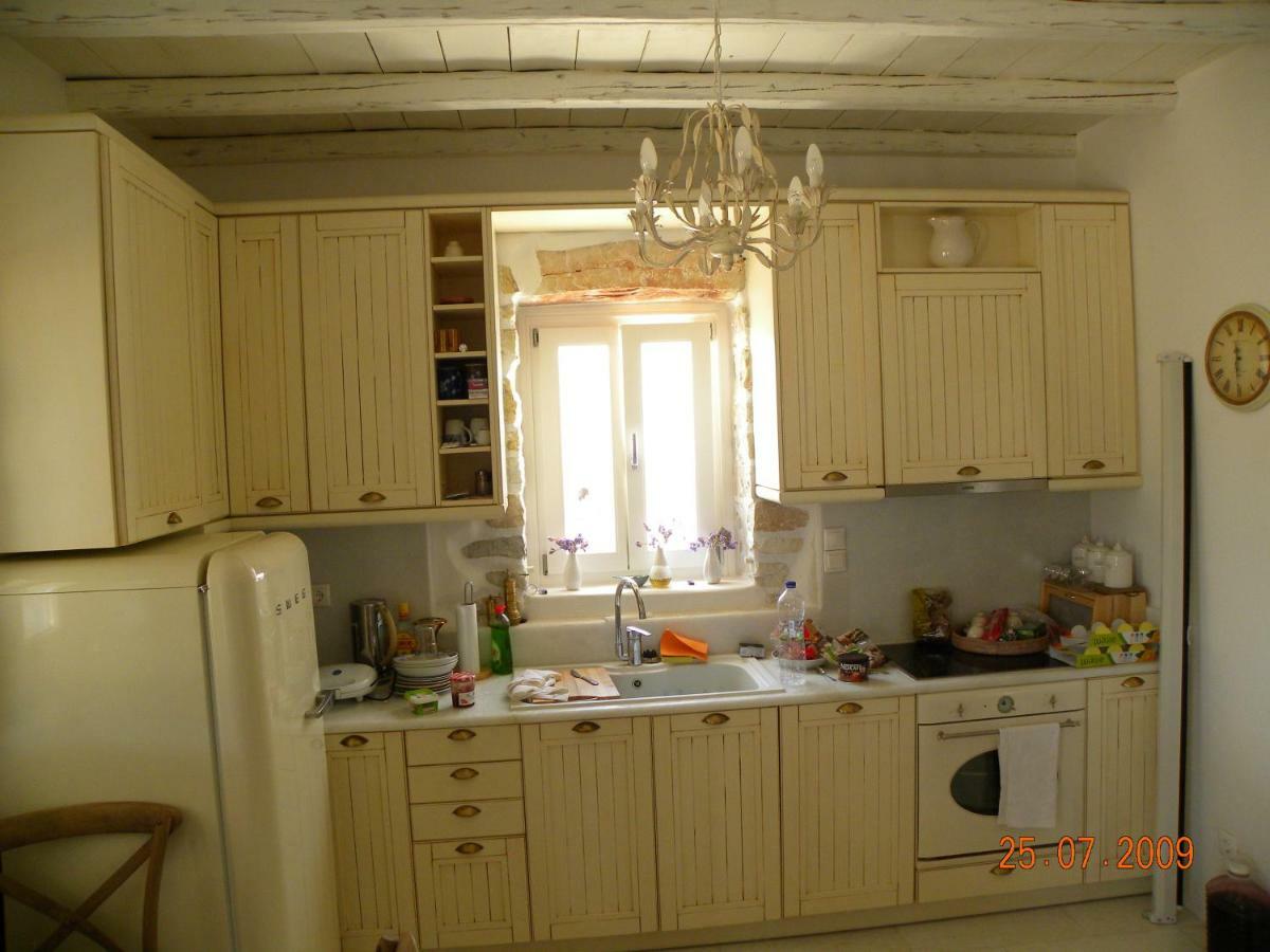 אמבלאס Villa Petradi מראה חיצוני תמונה